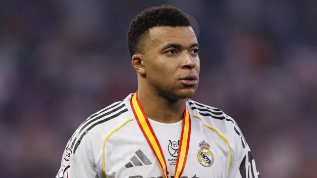
                    Exame de Mbappé foi feito no joelho errado pelo Real Madrid, diz jornal
                