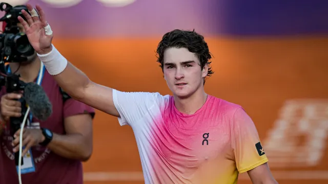 
                    João Fonseca domina Berrettini e vai às quartas de final do Masters 1000 de Monte Carlo
                