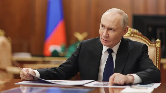 
                    Putin afirma que o conflito na Ucrânia está 