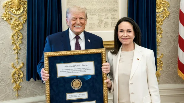
                    Governo Trump impede volta de Corina à Venezuela: 'Oportunismo grotesco'
                