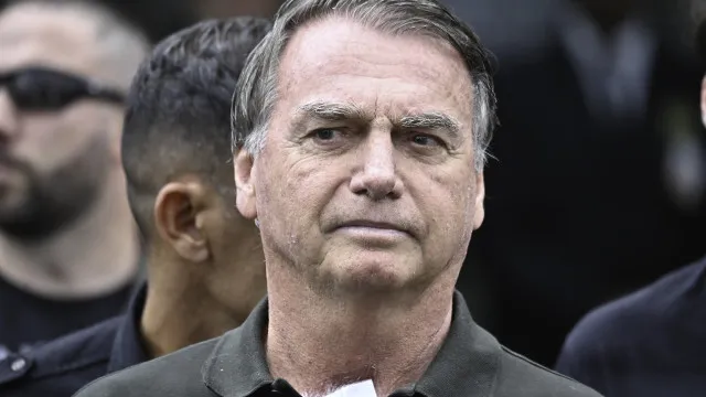 
                    Derrubada de veto para aliviar pena de Bolsonaro pode beneficiar mais de 200 mil condenados
                