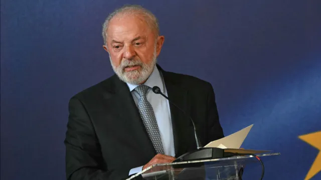 
                    Lula cancela ida a posse de Kast no Chile após Flávio confirmar presença
                