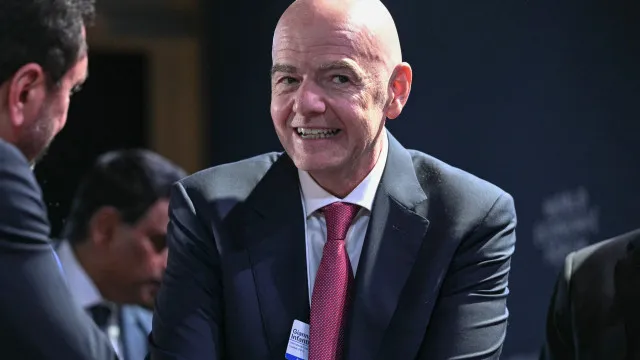 
                    FIFA sob ataque coordenado: 