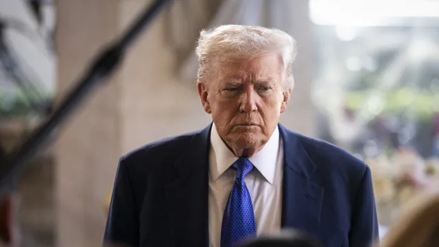 
                    Trump mobiliza mais tropas e amplia ação no estreito de Hormuz
                