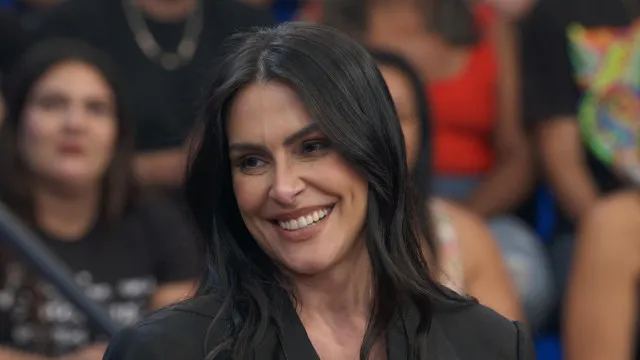 
                    Cleo relembra assédio após sucesso em novela
                