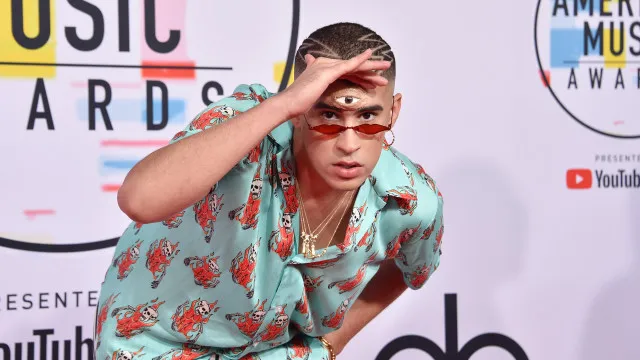 
                    Bad Bunny entra para franquia 'Toy Story' e dará voz a pizza com óculos
                