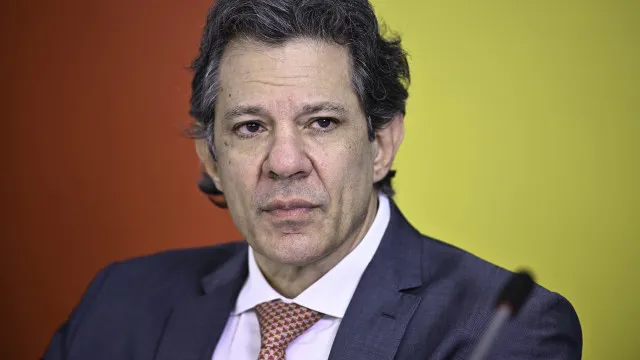 
                    'Vamos trabalhar em uma jornada 7x0 para reeleger Lula', diz Haddad
                