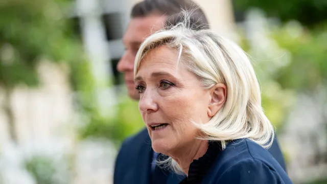 
                    Marine Le Pen poderá concorrer à Presidência, mas com tornozeleira, decide Justiça na França
                