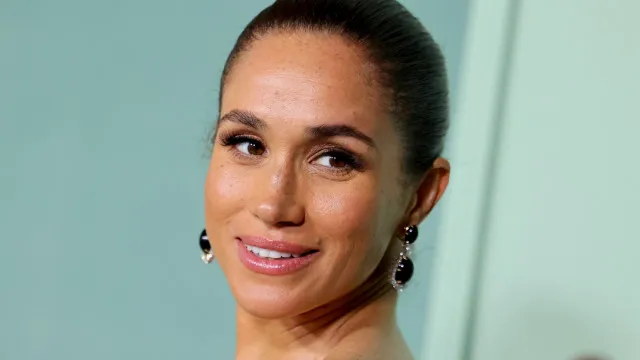
                    Harry revela momento bizarro entre Meghan e o ex-príncipe Andrew
                