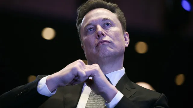 
                    Elon Musk diz que prisão de Moraes 'está a caminho' por envolvimento com Banco Master
                