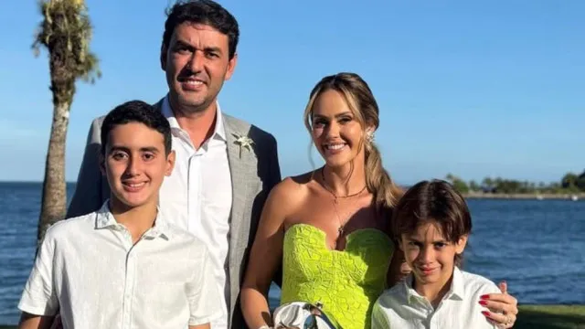 
                    “Eu não me conformo”: mãe fala um mês após assassinato dos filhos 
                