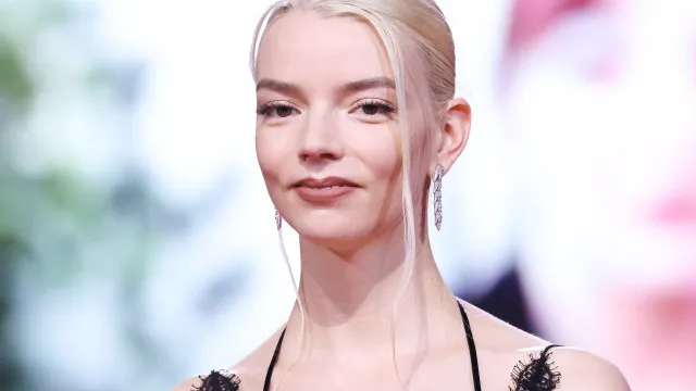 
                    Anya Taylor-Joy diz que atuação de método não é viável para mulheres
                