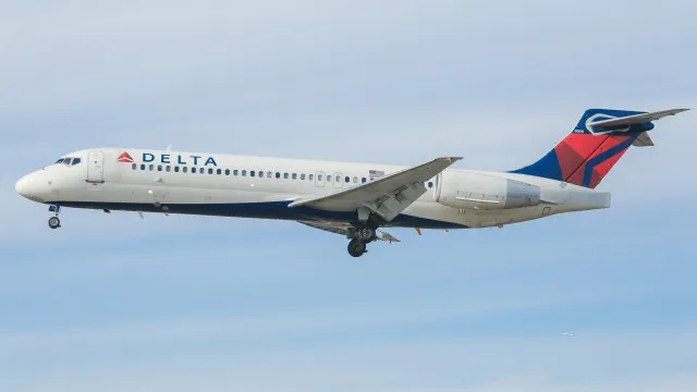 
                    Voo de Nova York para Israel é isolado após suspeita de bomba
                