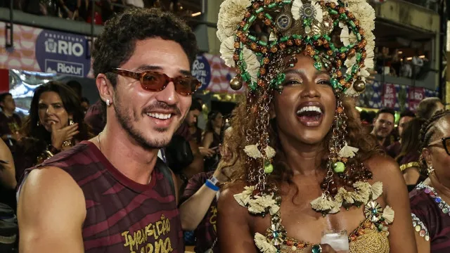 
                    Namorados, Iza e João Vitor Silva vão contracenar juntos em filme do Globoplay
                