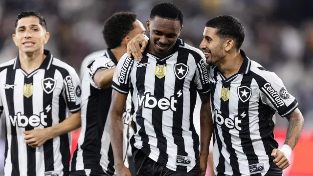 
                    Eliminação do Botafogo é o preço de crise no gol e erros da gestão Textor
                