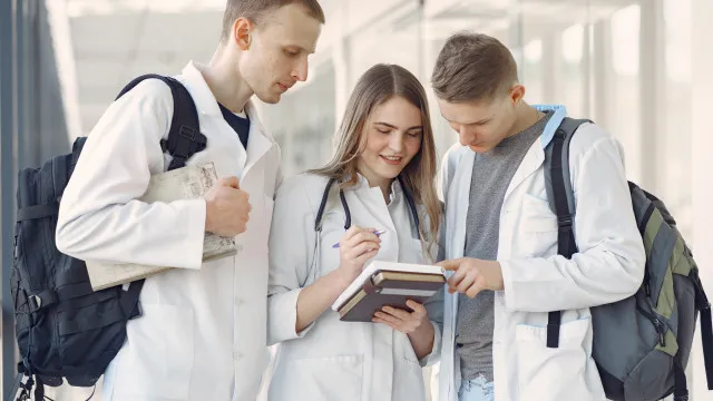 
                    Medicina tem explosão de vagas não preenchidas na 1ª chamada após mudanças no Sisu
                