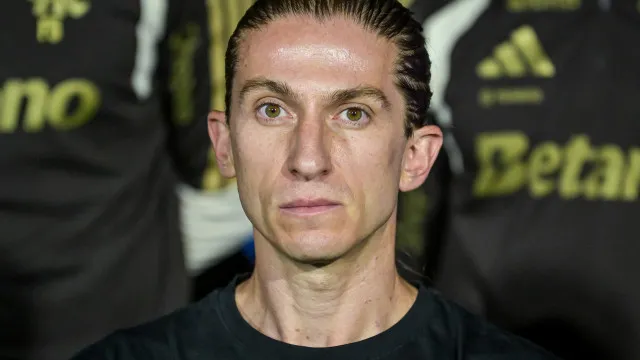 
                    Na Europa, Filipe Luís aponta Real Madrid como favorito
                