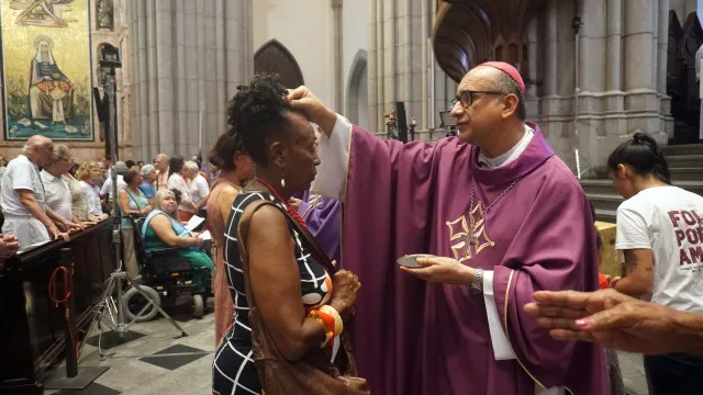 
                    Quanto ganha um padre no Brasil e ao redor do mundo? Salários são surpreendentes!
                