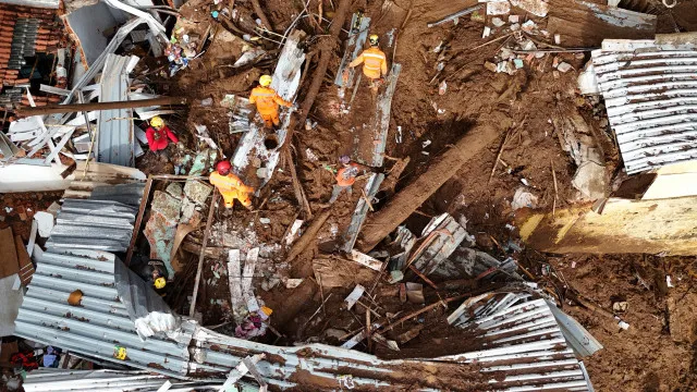 
                    Após chuvas em MG, mortes passam de 72 em Juiz de Fora e Ubá
                