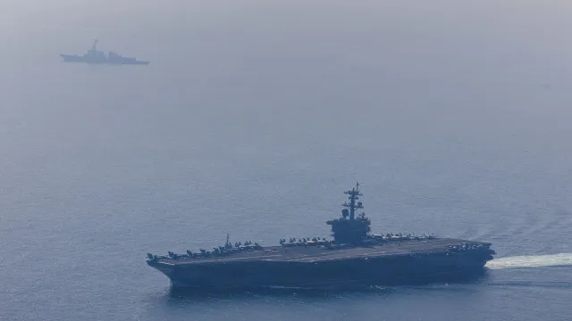 
                    Irã diz ter atingido porta-aviões USS Abraham Lincoln, dos EUA
                