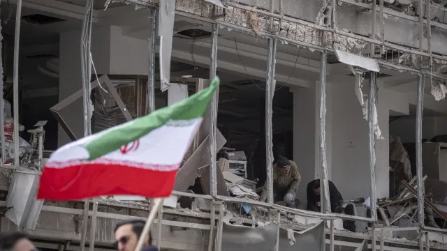 
                    Irã promete que inimigos não estarão a salvo 