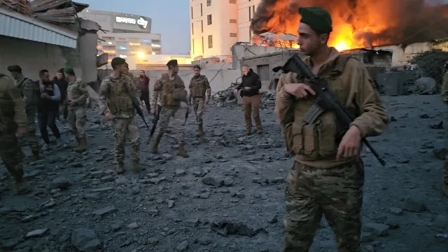 
                    Israel ignora cessar-fogo e faz maior ataque ao Líbano desde o início da guerra
                