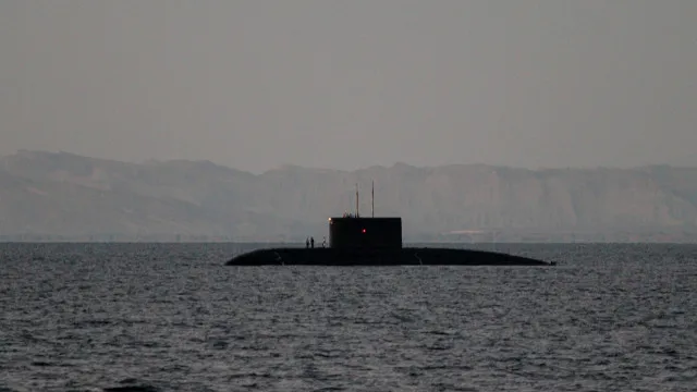 
                    Submarino dos EUA afunda navio do Irã e mata ao menos 87
                