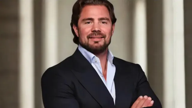 
                    Vorcaro pagou R$ 400 mil ao mês e bônus a agentes da PF por informações sigilosas
                