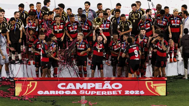 
                    Flamengo vence Fluminense nos pênaltis e fatura tricampeonato carioca
                