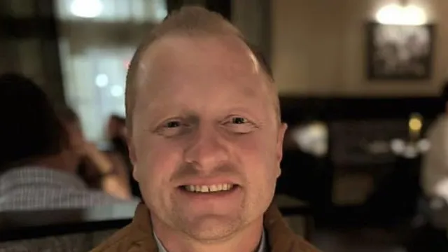 
                    Pegadinha termina em tragédia: aluno atropela professor nos EUA
                