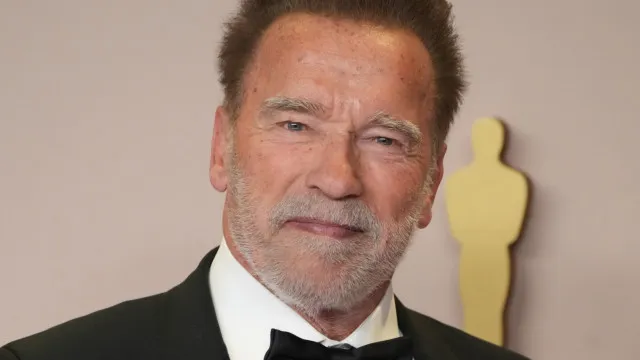 
                    Schwarzenegger anuncia novo filme de 'Conan, o Bárbaro' e retorno ao papel após 42 anos
                