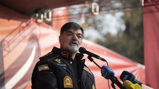 
                    Manifestantes serão tratados como inimigos, diz chefe da polícia nacional do Irã
                