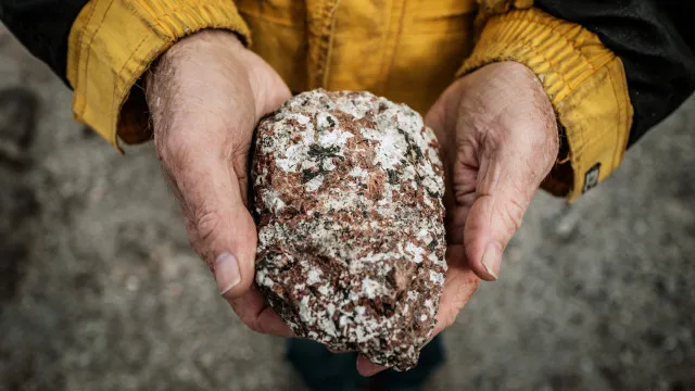 
                    Por que os minerais de terras raras são tão importantes atualmente?
                