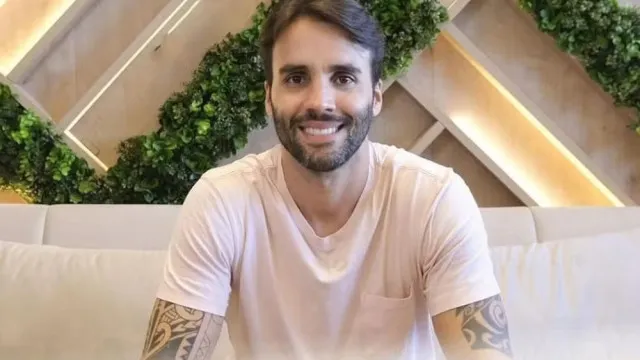 
                    Ex de Ivete Sangalo estaria vivendo romance com ex-namorada; veja
                