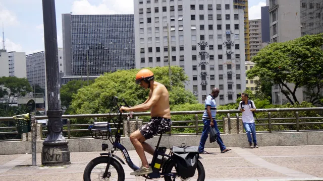 
                    Última semana do verão começa com calor e tempo firme em São Paulo
                