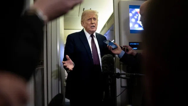 
                    Trump cita preocupação de 'catástrofe econômica' por continuidade da guerra contra Irã
                
