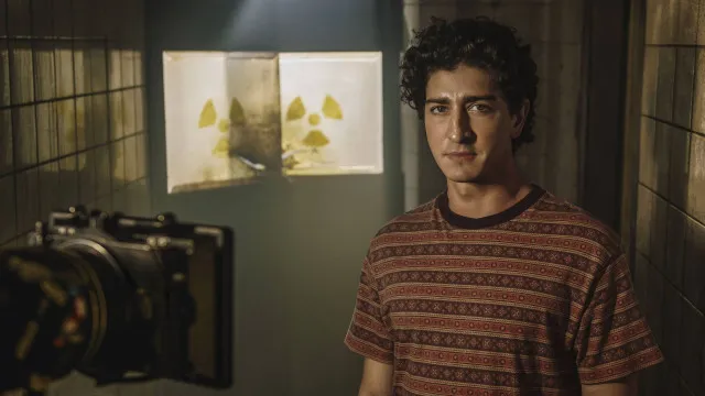
                    Série brasileira 'Emergência Radioativa' lidera ranking global da Netflix
                