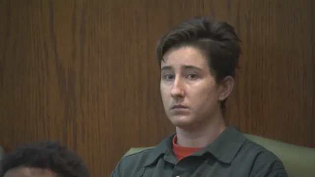 
                    Mãe tira proteção de janela e filho cai do 17.º andar de prédio nos EUA
                