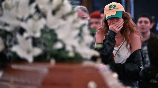 
                    Etiqueta no funeral: Regras, gafes e como se comportar
                