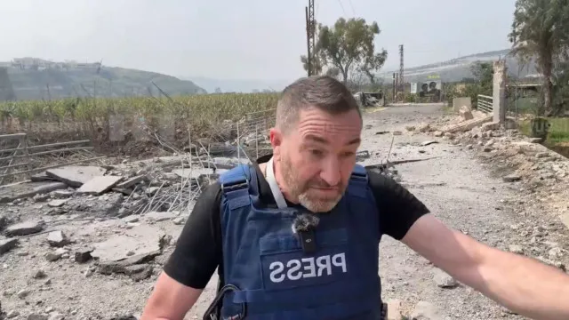 
                    Jornalista escapa de míssil durante reportagem no sul do Líbano
                