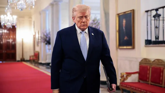 
                    Caças abatidos? Trump tinha garantido que força aérea estava 