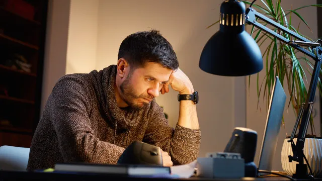 
                    Especialistas fazem alerta para quem passa o dia todo sentado
                