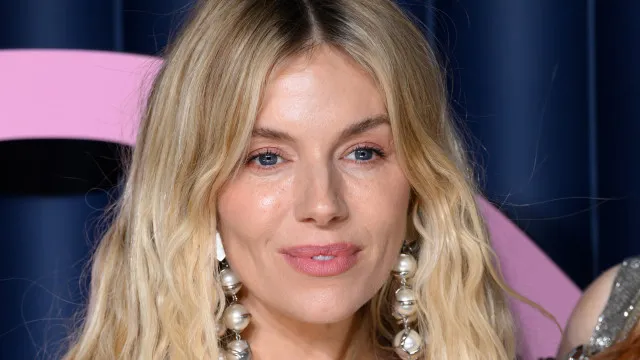 Sienna Miller revelou que está grávida pela ter
