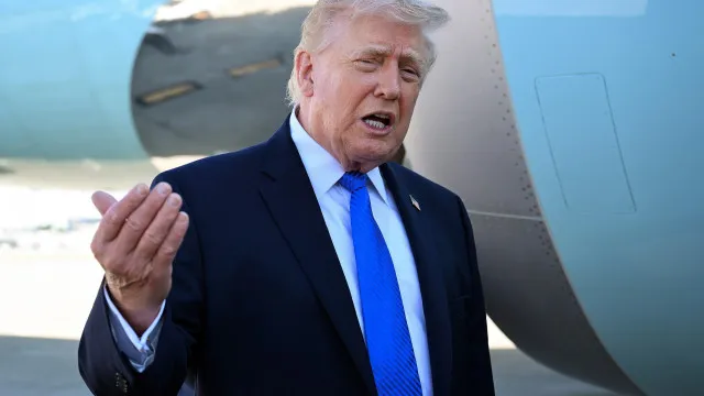 
                    Trump faz ameaça ao Irã e cobra acordo “antes que seja tarde demais”
                