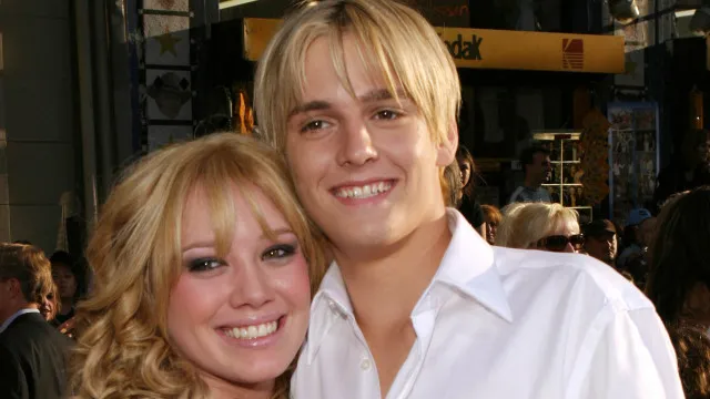 
                    Hilary Duff revela que teve experiência paranormal com Aaron Carter 
                