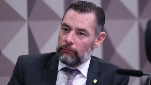 
                    Ex-mulher de Fernando Marangoni acusa deputado de violência doméstica
                