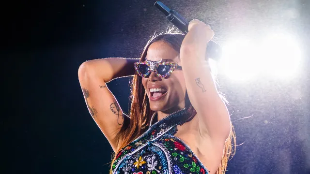 
                    Anitta lança música para a Copa em parceria com Lisa, do Blackpink, e rapper Rema
                
