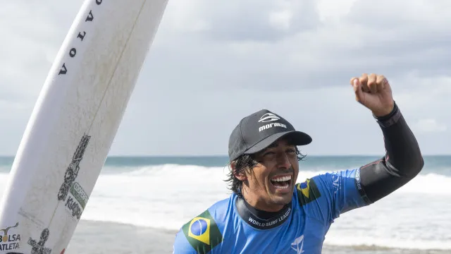 
                    Miguel Pupo vira sobre Yago Dora e conquista Bells Beach em final inédita brasileira
                