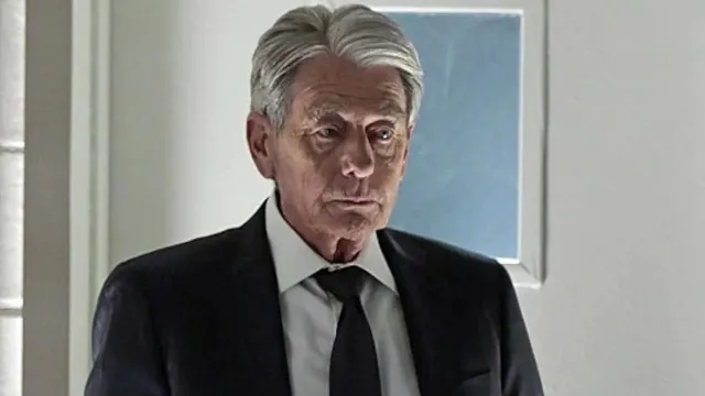 
                    Morre John Nolan, ator de 'Batman' e tio de Christopher Nolan, aos 87
                