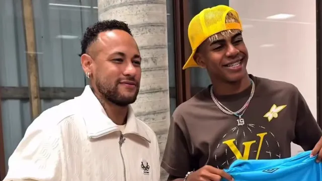 
                    Lamine Yamal faz apelo por Neymar na Copa: “Meu ídolo”
                